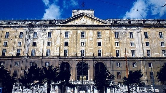 case-infestate-napoli-palazzo-fuga